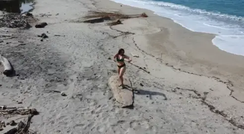 #beach #bellydancer #danzadelvientre #bikinivibes🤩 #drone #dancer #dance