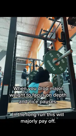 Better squat depth for 2022 loading. #girlswhosquat #squatdepth #GymTok #fitnessmomsoftiktok