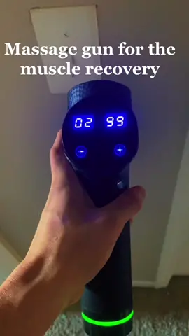 It’s goated on the quads especially. #massagegun #FitTok #GymTok #bodybuilding #fyp #fypp #gymequipment