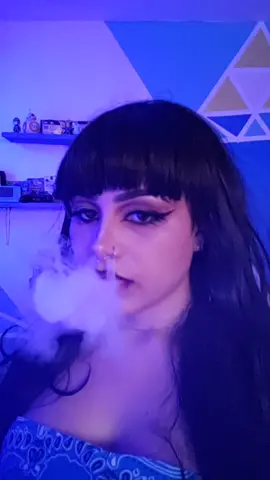 FAKE CIGARRETTE ⚠️ya era justo un makeup donde me viese baddie porque la cara que me llevó de 15 xd no ayuda #🇩🇴 #🏳️‍🌈 #dominican #fyp #lentejas #xyzbca #fypシ #fypage #fypシ゚viral #viral #fypp #baddie #Eyeliner