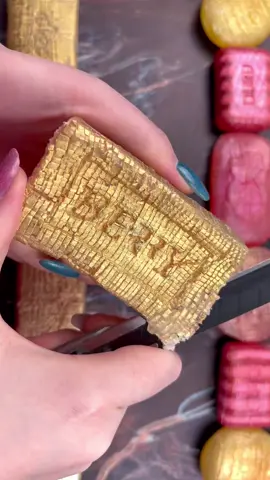 Какие лучше видео? Длинные или короткие? 💛#asmr #soaplove #soapcubes #oddlysatisfying @relaxing_soap_video