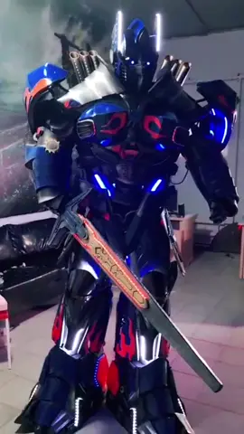 Костюм Оптимусп🔥 Накидайте огня в комментариях этому костюму. #оптимус #трансформеры #костюмтрансформера #лигароботов