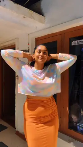 I see you looking at me🧡🙈🧡#trending #fyp #viral #hayeshihitibandara