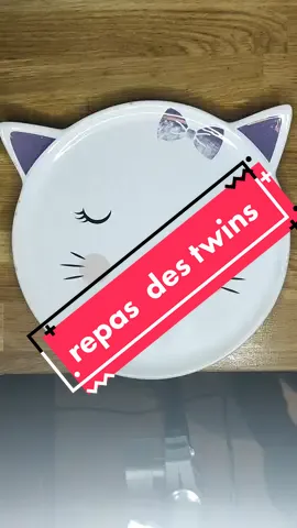repas des jumelles de 7 ans