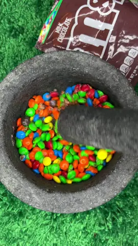 Crushing Saminaminams 🍫 #baderalsafar #foryou #fyp #foryoupage #satisfying #asmr #crushing #crush #mandms #chocolate #candy #bape #hypebeast