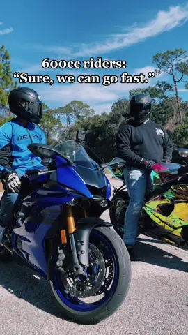 Who likes to go fast? #CloseYourRings #motorcycles #mototok #biketok #fyp #bikerlife #sportbikes  #trending @megans_humor @goku_speed @ricanrider