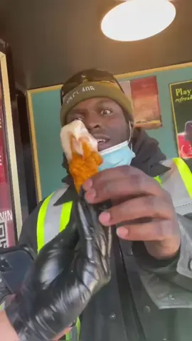 Wait for it 😂 #BTS #customers #disneyplusvoices #foodtiktok #funny #crustysmtl #tiktokfood #mtl #montreal #canadian_life🇨🇦