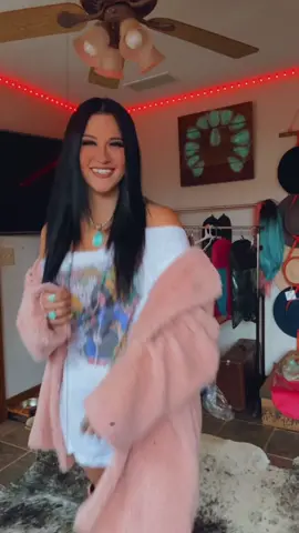 With Kacey we stand 🖕🏼👩🏻🖕🏼