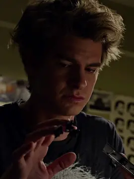 im falling for ya <3 #andrewgarfield #andrewgarfieldedit #peterparker #peterparkeredit #tasm #foryou #viral #edit #fyp #spiderman #marvel #fy