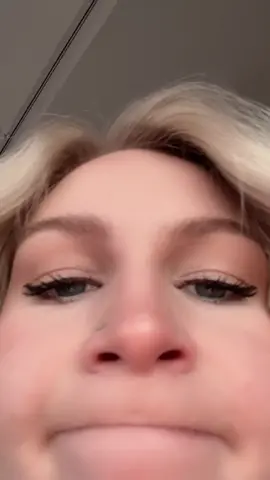 New hand transition?🤷🏼‍♀️