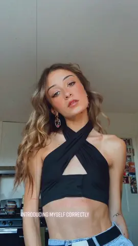 Introducing myself✌🏼 hi #fyp #RufflesOwnYourRidges #tik_tok #gay #imhoturnot #helpme