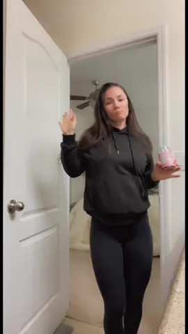 @flattummyco giving the girls what they want this year! ACV Gummies👅🍎These gummies are vegan & packed w/ a whole lot of goodness. #flattummypartner