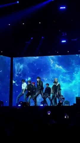 so i may have gotten excited about jongho’s knees #ateez #ateez_official_ #jonghoateez #choijongho #ateezinnewark #ateezworldtour2022 #ateezconcert