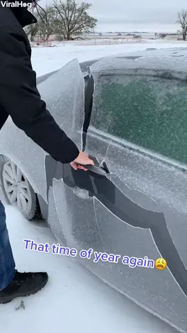 Super satisfying to watch tho!! 🎥: ViralHog #dailymail #winter #ice #satisfying #elfitup