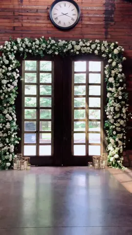 #florist #weddingflorals #floralarch #mommytiktok #momtok #wedding