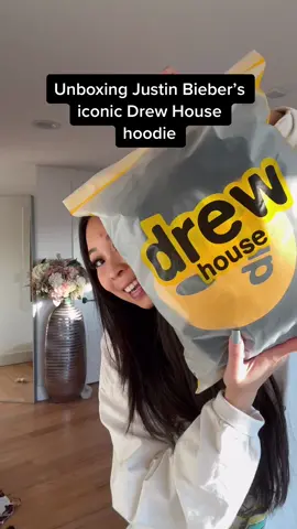 MY XS DREW HOUSE HOODIE 🤪⚡️ #fyp #xyzbca #justinbieber #drewhouse #unboxing #drewhousehoodie #asian #vietnam