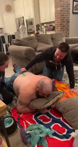 Upper crack clean up!!!#wax#bigboy#hairremoval#hilarious