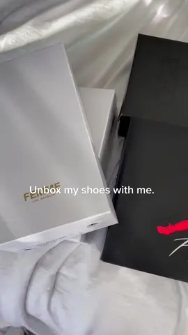 Unboxing my new shoes. Let me know if you’d like to see them on. #ITriedItIPrimedIt #unboxing #shoes #sneakerhead #femmela #heels #shoegame #fashion