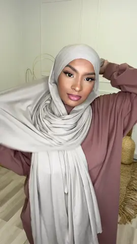 Démonstration de notre hijab à nouer qui existe en 3 couleur ( il s’agit d’une démonstration le cou doit être couvert )#hijab  #tutorial