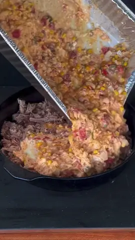 Pulled Pork Queso Dip 🔥 Full recipe is on my website 👉 Link in bio