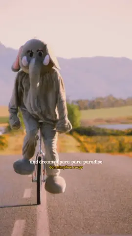 Balas @sukoyarifan77 mood banget lagu nya✨ #coldplay #paradise