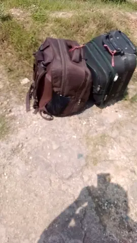 kalo mau berangkat merantau orang tua kita ada membuat tanda tanda di tas kita kan,pernah nga ngalami cara begini,,🤙