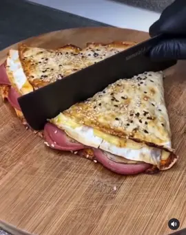 Идея вкусного и ленивого завтрака 😋 Начинка может быть совершенно любой 😊