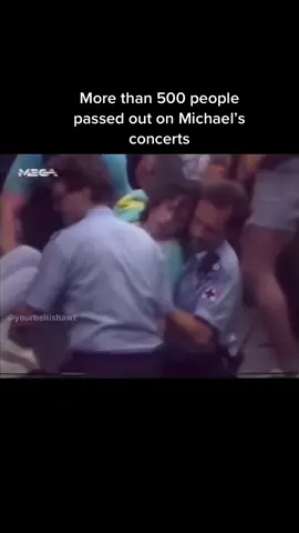 Honestly I’ll be the type to not pass out, I’m not missing one step of his😂 #michaeljackson #fyp #foryoupage #viral #moonwalker #fypシ #fyp #fyp #fyp