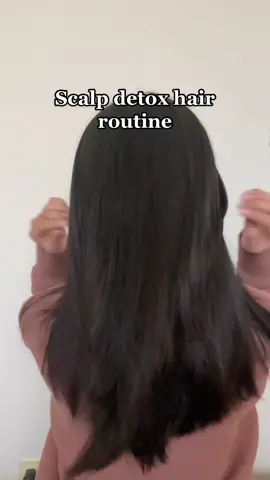 I do this scalp detox routine one time a month or every other month to help hydrate my scalp and remove any unwanted build up. #myhaircareroutine #scalpdetox #haircareroutinetips
