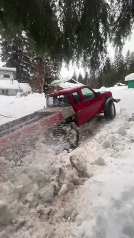 It’s THE Ford fucking Ranger!  #grindhardplumbingco #sentandbent #fordranger #6x6 #offroading