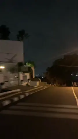 one oft the reasons why i love semarang, karena setiap turunan pasti city lights itu jelas banget apalagi kalo siang bisa keliatan kapal dan laut