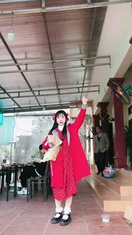 Đỏ từ trong bong ra đỏ ngoài :)))Linh pink with con của cô ấy 😬😬 #fyp #xuhuongtiktok #xuhuong #foryou