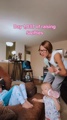 Start ‘em young 💋 #swifttok #swifty #raisethemright #momtok #MomsofTikTok #momlife #lifewithkids #mumtok #taylorswift