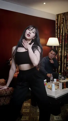 My dad...😂😂 (dc:@juliabritzz_)