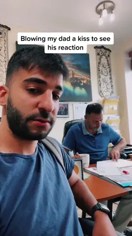 😳 #dadsoftiktok #fatherson #parentsoftiktok #blowingakiss #dadprank Credit: @Aywalol