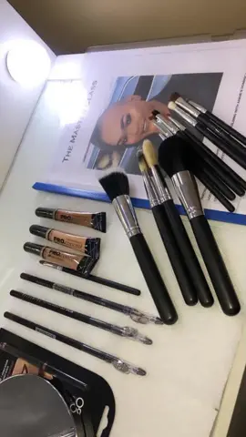 Makeup classes available 😍