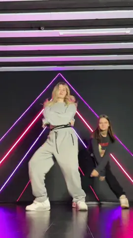 она любит танцевать 🥶 @me_toriaa