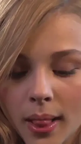 @chloegmoretz @oliver.tree.nikell #chloegmoretz #chloegracemoretzofficial #chloegracemoretzc #chloegracemoretzvideo  #tonguechallenge #tonguesout