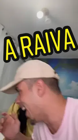 Minha mãe fez minha boca sangrar…