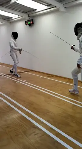 Un poco de humor, pero hacemos todo con mucha seguridad!#deportestik #entrenamientodeportivo #fencing #deportestiktok #deportes #amorporeldeporte
