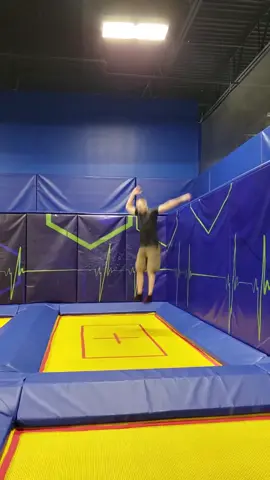 His knees said NOPE! #trampoline #mcdonaldshacks #DIYwithBlock #DuetDoWet #fyp #failarmy #skyzone