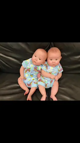 The twins turned 6 months old on the 30th of Jan there growing way too quickly 🥺❤️ #fyp #foryoupage #foryou #bornat28weeks #premmiebaby #twins