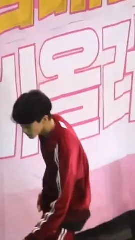 #marklee is a type of filo bf that will flex u and give compliments through songs or poem. not only the simple 