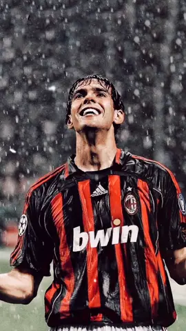 Old School Wallpapers Part 1 #kaka #ronaldo #beckham #ronaldinho #oldschool #oldpics #wallpaper #wallpapers #football #footballwallpapers #foryou