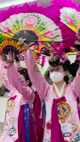 Traditional Korean fan dancing, know as #buchaechum, is absolutely mesmerizing! #fandance#korean#koreandance#dance#beautiful#wow#amazing#localish