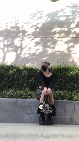 i look cute as fuck to passerbys and pedestrians 😍😍