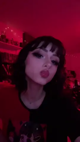 LMAO THIS IS UH #fyp #cute #egirl #GamerGirl #stopmotion #SoFiBreakUpChallenge