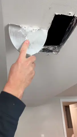 Drywall Repair 💥#drywall#patchwork#mud#satisfying#DIY#drywallrepair#painttok#homeimprovement
