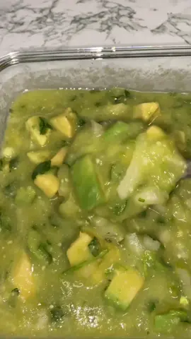 Reply to @yenniflores41 Salsa Verde con Aguacate 😋 #salsaverde #aguacate #greensalsa #spicysalsa #salsarecipe #yummyfood #cocina #cocinamexicana