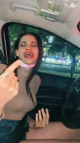 Contexto por favor..? #WeekendVibes #sistersgoal #latinas #dominican #singinginthecar